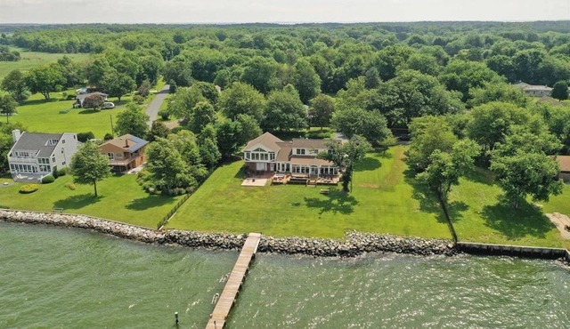 Waterfront Home on the Chesapeake Bay with Pier only 30 min from naval academy
