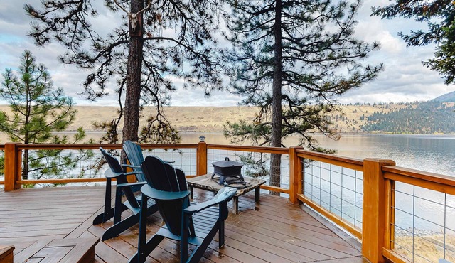 Waterfront Home on Wallowa Lake with private sauna, dock & amazing view