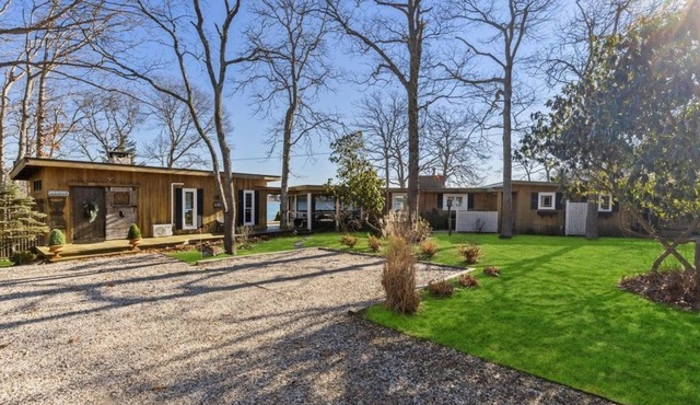 Waterfront Home Plus Separate Cottage/Dock