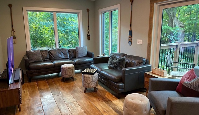Waterfront Home Perfect for Golfers, Millcroft and Alton Mill Wedding Groups