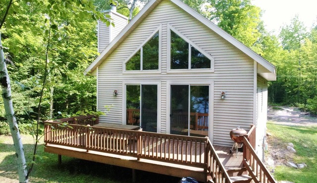Waterfront home, Pet-friendly, Canoe Included! Spring and Summer Dates Open!