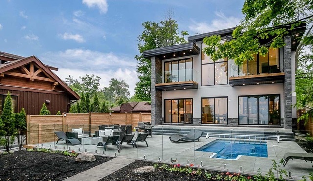 Waterfront home, Sauna, Jacuzzi, Heated pool 28-day