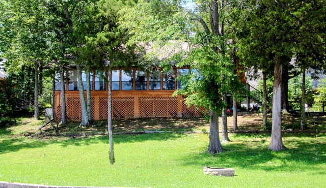 Waterfront Home Sleeps Five ~ Two Kayaks and Private Pier