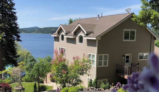 Waterfront home sleeps 21 with dock and game room