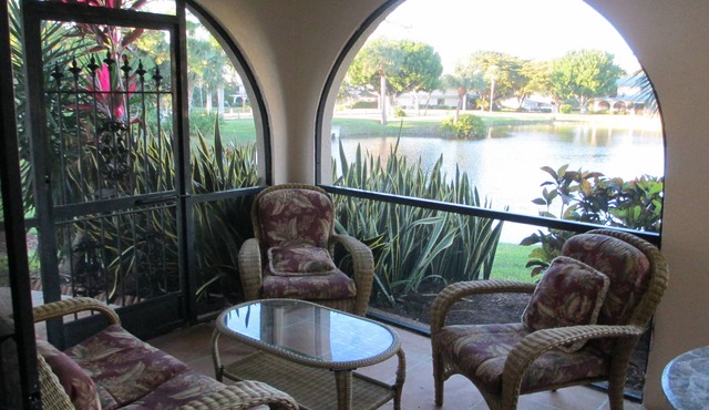 Waterfront Home, 3 km to the beach - sea resort "Barefoot Beach"