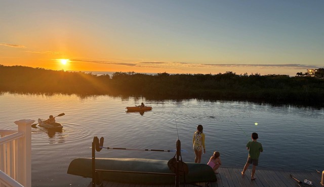 Waterfront Home, 5 bedrooms, Heated Pool, Sunsets!