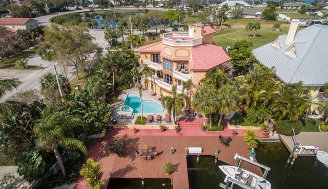 Waterfront Home - Pool, Boat Dock, Roof Top Patio, Piano, Game Room, Pin Ball