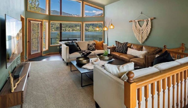 Waterfront Home w AC, private dock in Hope, Idaho