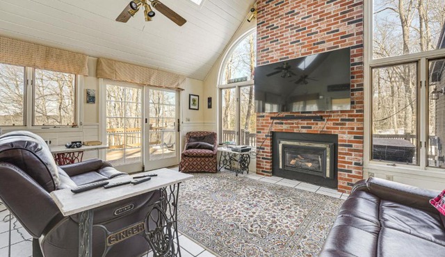 Waterfront Home w/Boat Dock & Sunroom in Gardiner