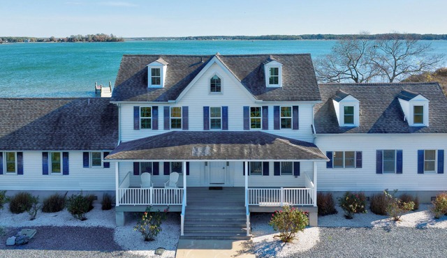 Waterfront Home w/Dock, Pool, Sandy Beach, Kayaks, 5BR/3.5BA Sleeps up to 16