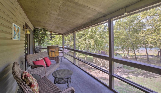 Waterfront Home w/Fire Pit on Table Rock Lake
