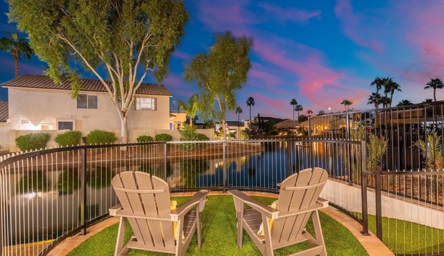 Waterfront home w/FREE heated pool in charming Chandler