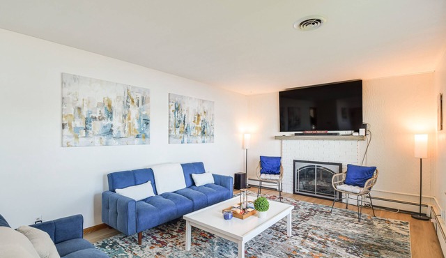 Waterfront Home w/Game Room: 4 Mi to Le Claire!