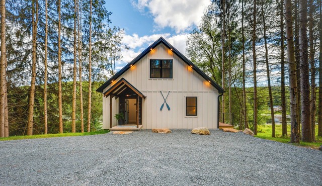 Waterfront Home w/Kayaks, Trails & Petting Zoo!