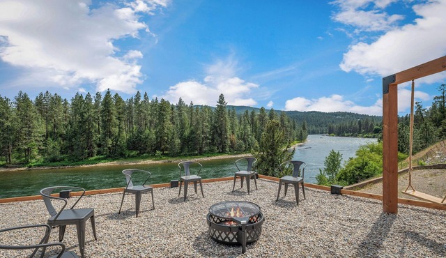 Waterfront home w/River access & Amazing views