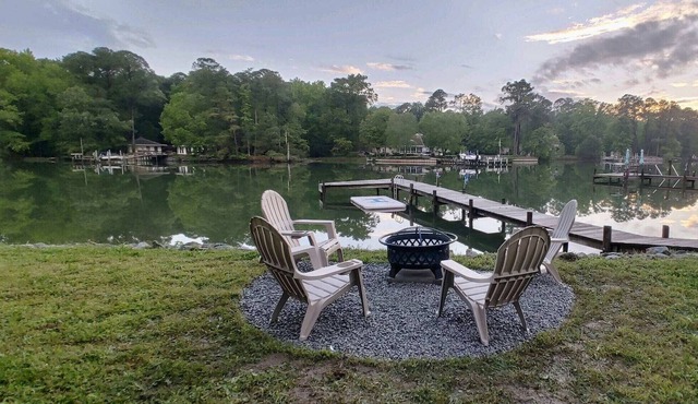 Waterfront Home w/ Screened Porch, Dock, Fire Pit🔥