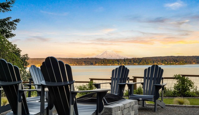 Waterfront Home w/views, outdoor dining & fire pit