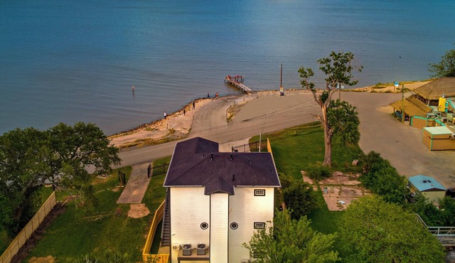 Waterfront Home w/Views - Hot Tub + Movie Theatre