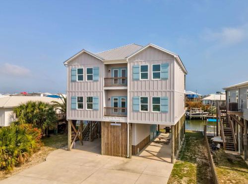 Waterfront home with private grill dock and washer & dryer
