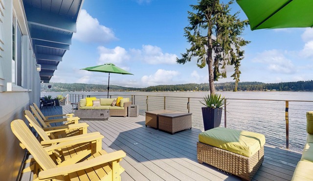 Waterfront home with a full kitchen, gas fireplace, W/D, & kayaks - views