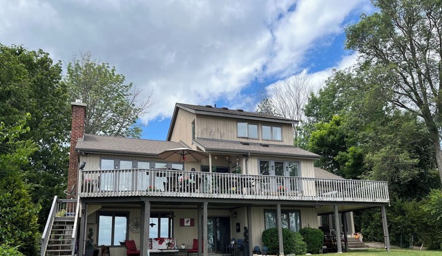 Waterfront Home with Hot Tub near Cobble Beach Resort