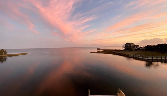 Waterfront Home with Great Views|Private Hot Tub!