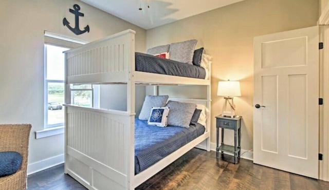 Waterfront Home with shared dock and Shared Property