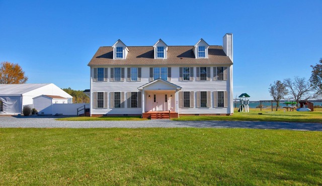 Waterfront Home with Dock, Pool, Sandy Beach, Kayaks, 5BR/3.5BA Sleeps up to 20