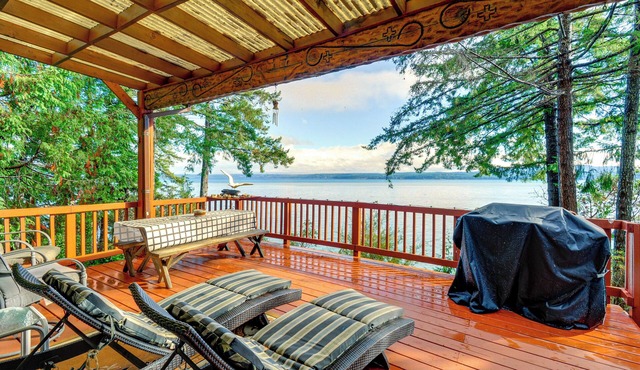 Waterfront Hood Canal Home w/Pool Table!