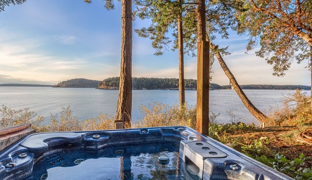 Waterfront! Hot Tub! Dog Friendly! (TSB)