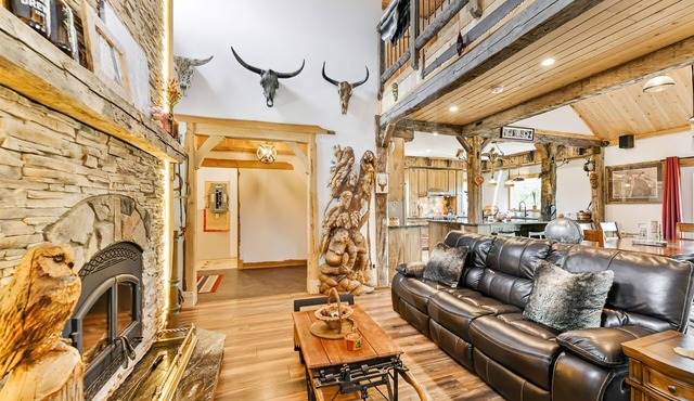 ●Waterfront ●Hot-tub ●4-season ●Fishing ●Kayak ●Canoe ●Hiking ●Cross country ski