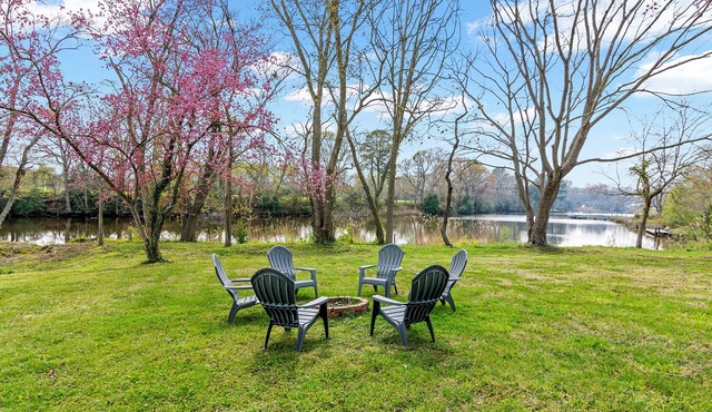 WATERFRONT! HOT TUB! 4 BED/4 BATH CHARMING HOME IN THE HEART OF CAMBRIDGE