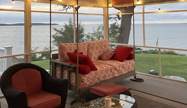 Waterfront, hot tub, screen porch, kayaks, SUP, pier fishing, private feel