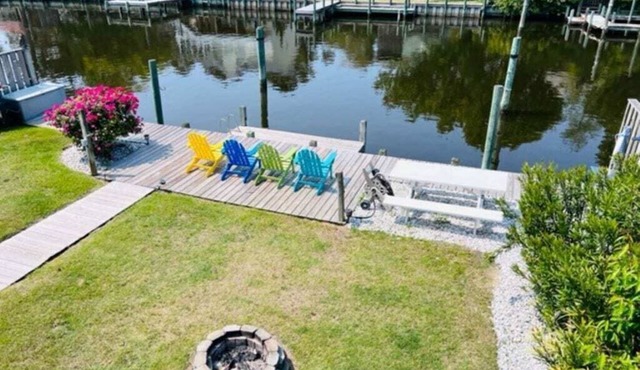 Waterfront! Hot Tub, Game Room, Kayaks, Comm Pool, Theater Room,Fire Pit,Dogs OK