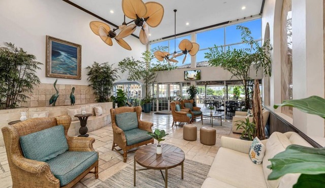 Waterfront Hotel on 5th Avenue South! 4 Rooms! Heated Outdoor Pool & Spa!