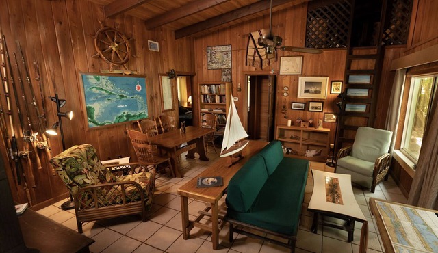Waterfront house on 4-acre property in beautiful Melbourne Beach with WiFi, AC