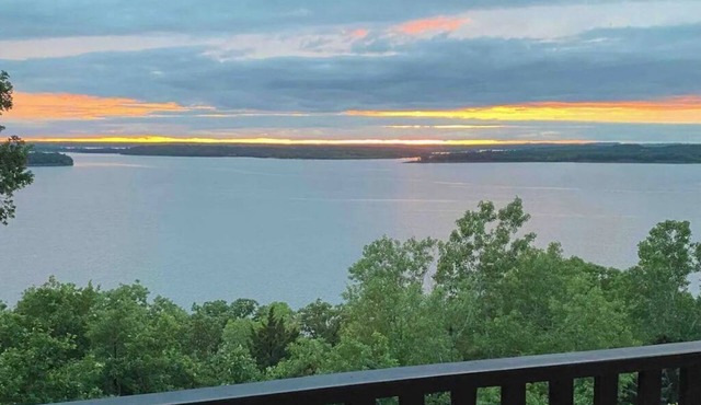 Waterfront House at Keystone Lake (Sauna & More)