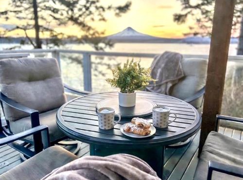 Waterfront House, Mt Baker Views, 2 Decks, Bliss