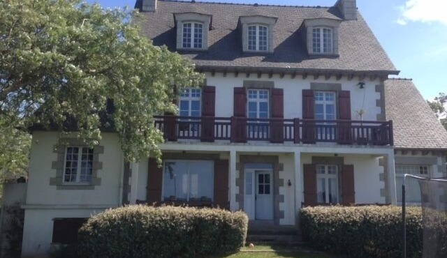 Waterfront house near Dinard