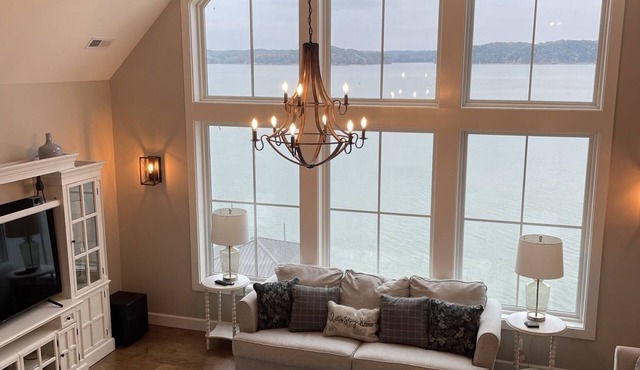 Waterfront house on Kentucky Lake w/private dock
