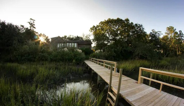 Waterfront house. Pier, kayak, fishing, privacy, nature. Near beaches, boating.