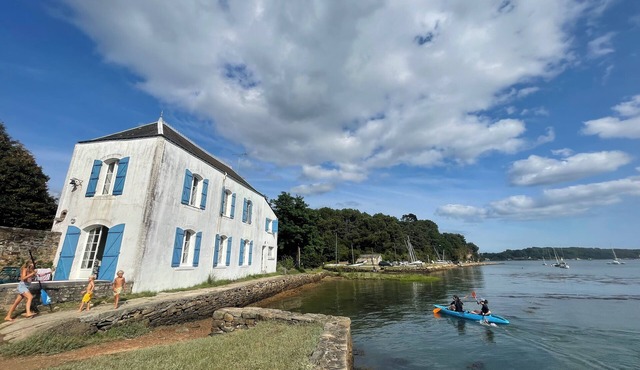 Waterfront house, sleeps 8