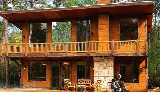 Waterfront Houston Hideout In a Magical Forest