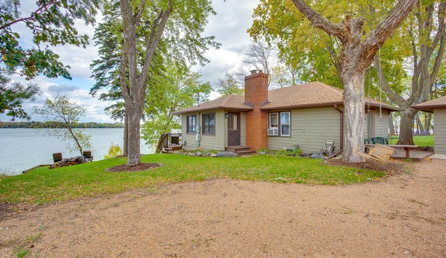 Waterfront Howard Lake Vacation Rental w/Dock