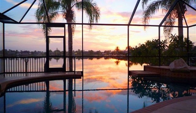 Waterfront, Infinity Pool, BOAT Included in price, Pool Table/Ping Pong, SUPs