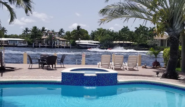 Waterfront Intercostal Family- House, walking distance to the Beach