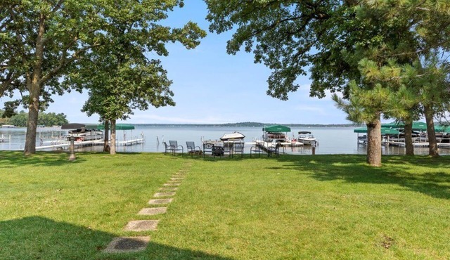 Waterfront Interlachen Townhome 16 in Nisswa, MN - Sleeps 12
