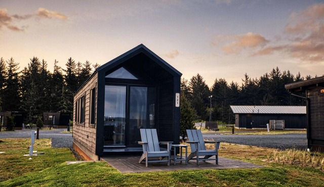 Waterfront Kamp Haus - Our Kamp Haus cabins are well appointed and cozy within an efficient layout designed for up to 2 guests to stay in comfort.