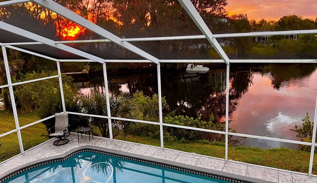 Waterfront/Kayak with Manatees/Heated Pool/Bikes/Firepit/Fish/close to Beaches