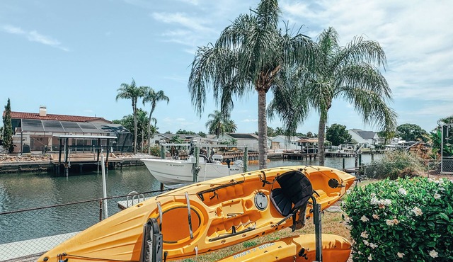 Waterfront~Kayaks~Boat Tie Off~Heart of Tampa~Boat Cruises~Kayak to Lunch on Bay